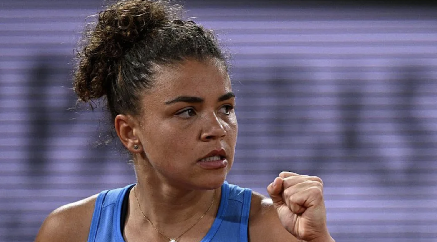 🎾法网女单第二轮：保利尼直落两盘横扫托米亚诺维奇，轻松晋级32强